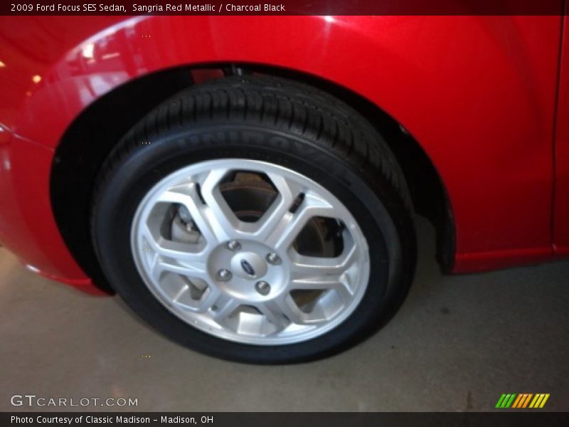 Sangria Red Metallic / Charcoal Black 2009 Ford Focus SES Sedan