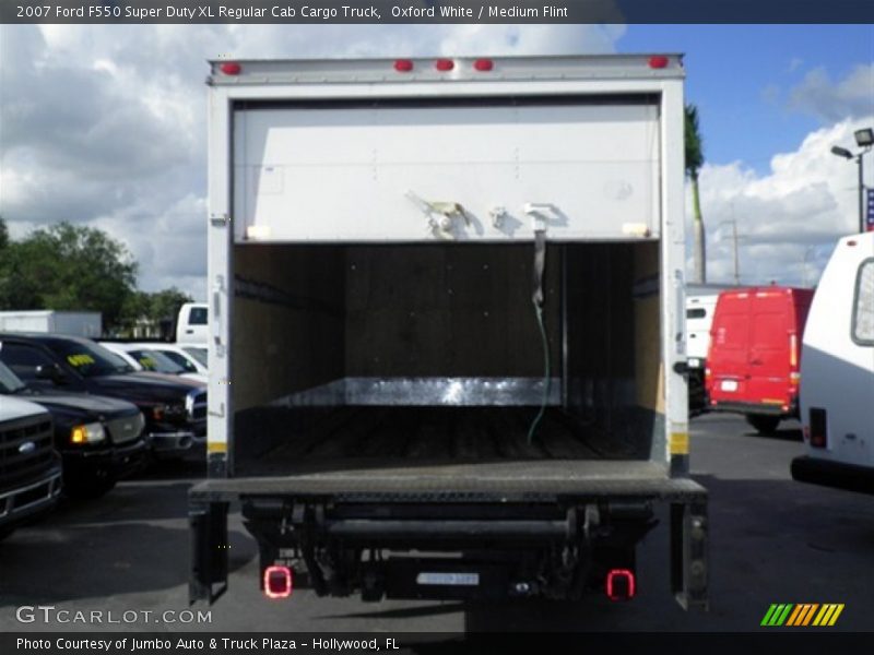 Oxford White / Medium Flint 2007 Ford F550 Super Duty XL Regular Cab Cargo Truck