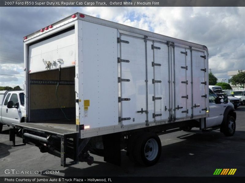  2007 F550 Super Duty XL Regular Cab Cargo Truck Oxford White