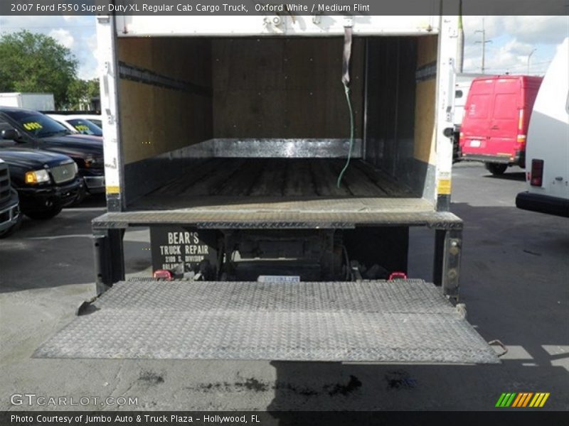 Oxford White / Medium Flint 2007 Ford F550 Super Duty XL Regular Cab Cargo Truck
