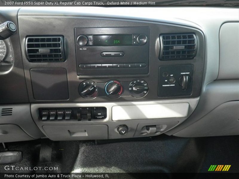 Controls of 2007 F550 Super Duty XL Regular Cab Cargo Truck
