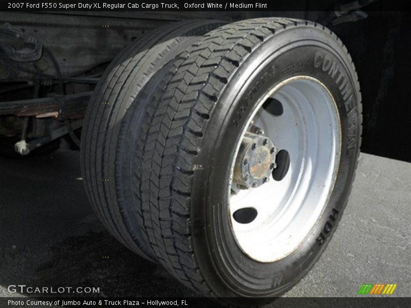  2007 F550 Super Duty XL Regular Cab Cargo Truck Wheel
