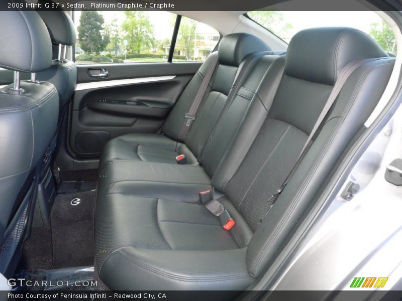 Rear Seat of 2009 G 37 x Sedan