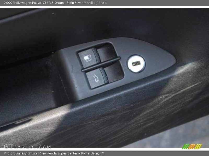 Satin Silver Metallic / Black 2000 Volkswagen Passat GLS V6 Sedan