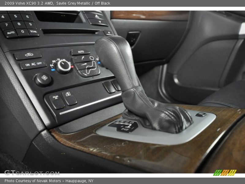 Savile Grey Metallic / Off Black 2009 Volvo XC90 3.2 AWD