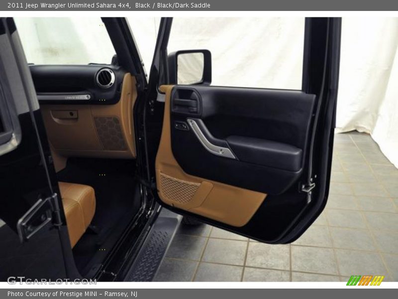 Black / Black/Dark Saddle 2011 Jeep Wrangler Unlimited Sahara 4x4