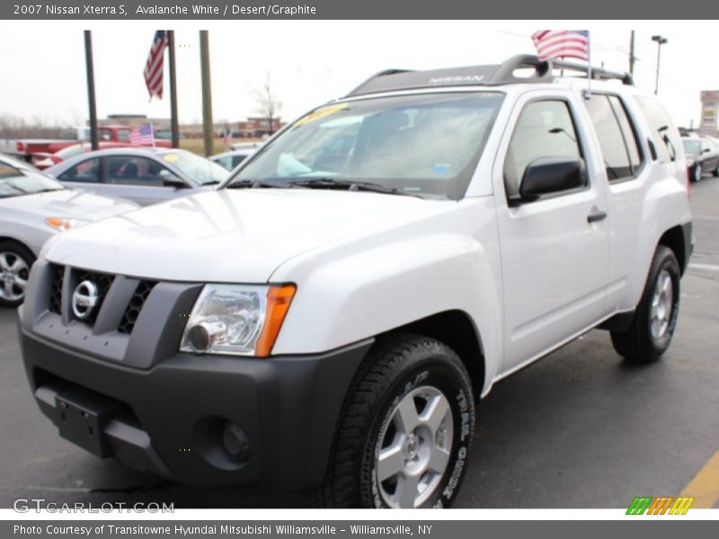 Avalanche White / Desert/Graphite 2007 Nissan Xterra S