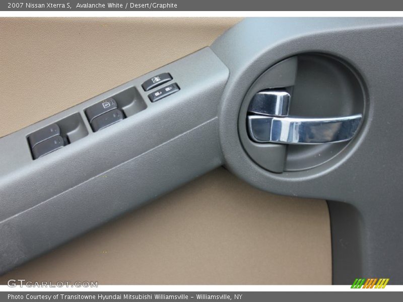 Avalanche White / Desert/Graphite 2007 Nissan Xterra S