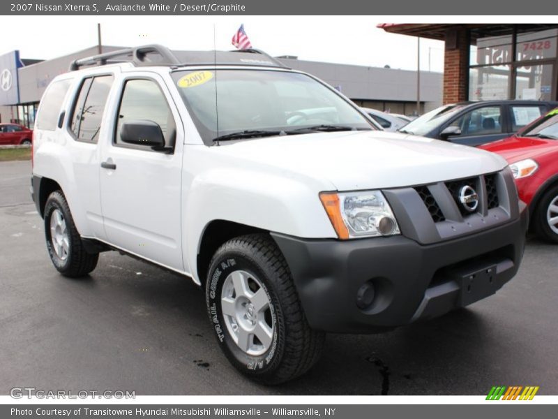 Avalanche White / Desert/Graphite 2007 Nissan Xterra S