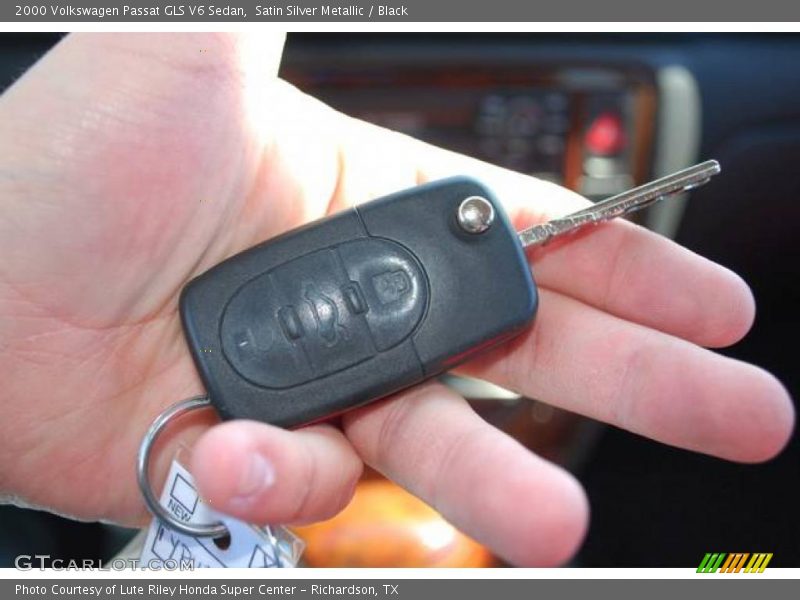 Satin Silver Metallic / Black 2000 Volkswagen Passat GLS V6 Sedan