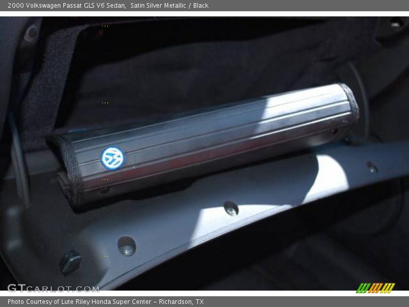 Satin Silver Metallic / Black 2000 Volkswagen Passat GLS V6 Sedan
