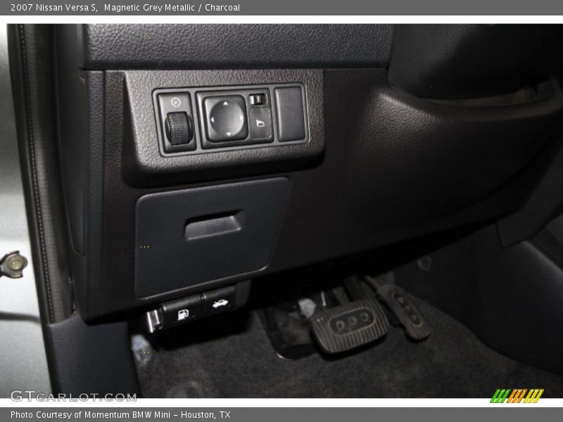 Magnetic Grey Metallic / Charcoal 2007 Nissan Versa S