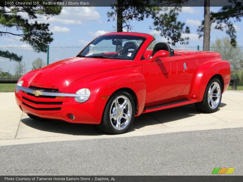 Front 3/4 View of 2005 SSR 