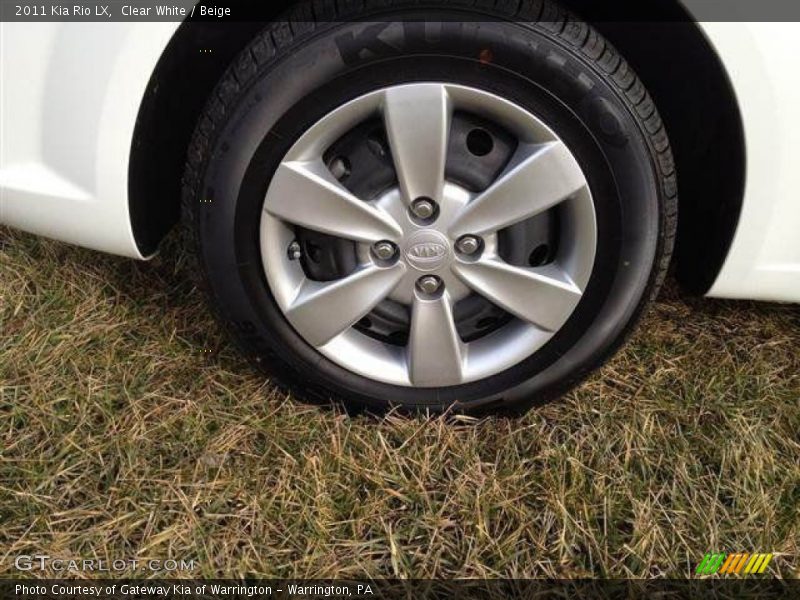 Clear White / Beige 2011 Kia Rio LX