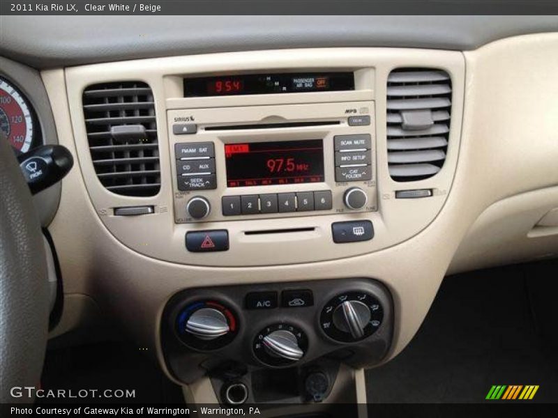 Clear White / Beige 2011 Kia Rio LX