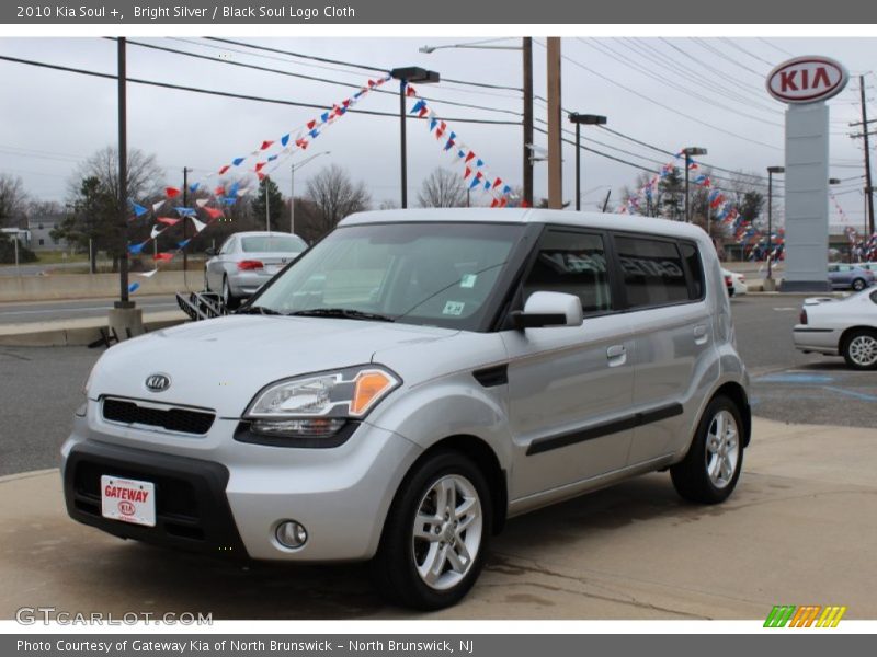Bright Silver / Black Soul Logo Cloth 2010 Kia Soul +
