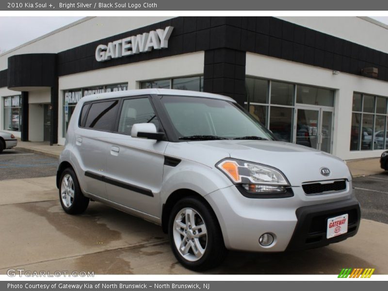 Bright Silver / Black Soul Logo Cloth 2010 Kia Soul +
