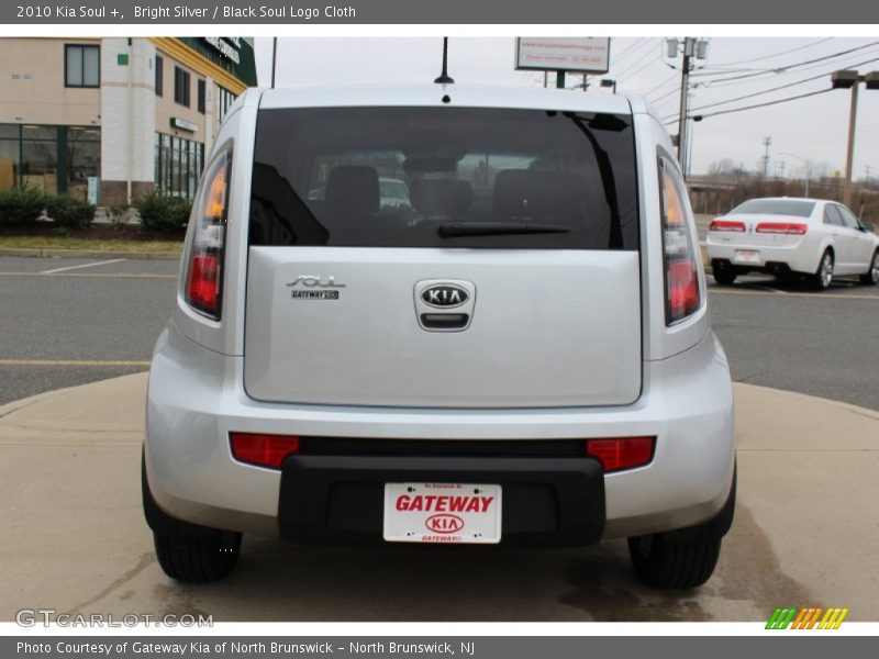 Bright Silver / Black Soul Logo Cloth 2010 Kia Soul +