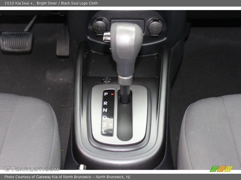 Bright Silver / Black Soul Logo Cloth 2010 Kia Soul +