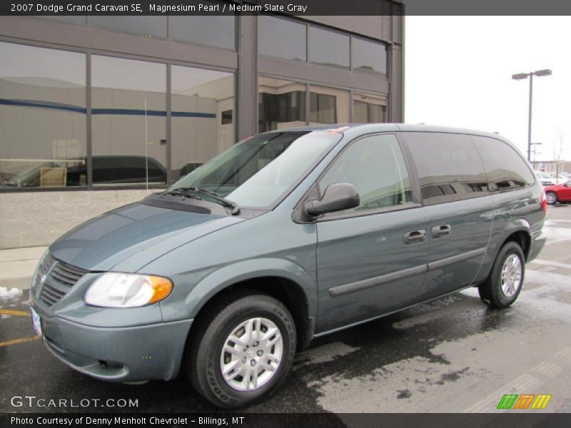 Front 3/4 View of 2007 Grand Caravan SE