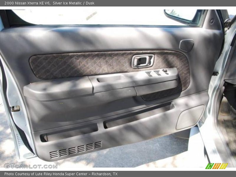 Silver Ice Metallic / Dusk 2000 Nissan Xterra XE V6