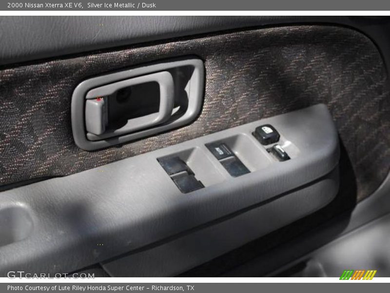 Silver Ice Metallic / Dusk 2000 Nissan Xterra XE V6
