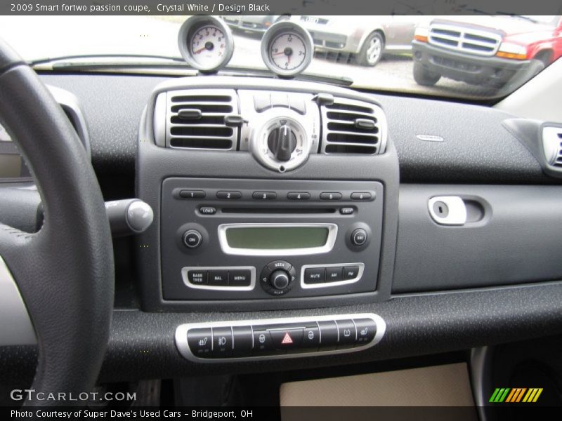 Crystal White / Design Black 2009 Smart fortwo passion coupe