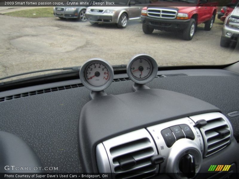 Crystal White / Design Black 2009 Smart fortwo passion coupe