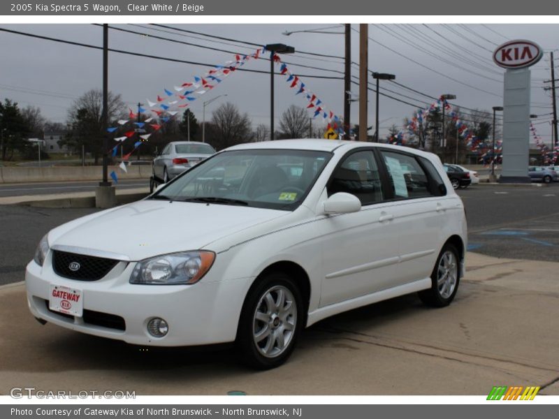 Clear White / Beige 2005 Kia Spectra 5 Wagon