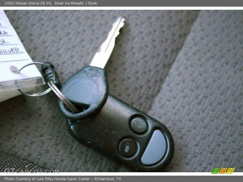 Silver Ice Metallic / Dusk 2000 Nissan Xterra XE V6