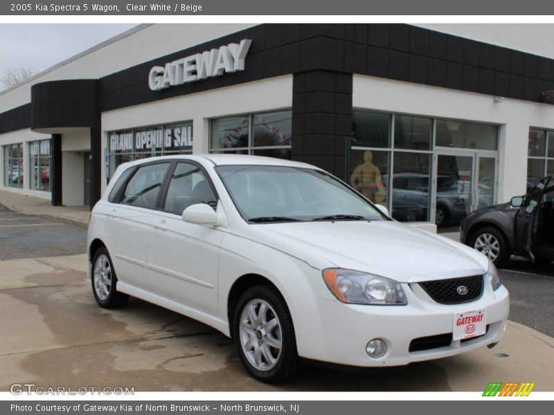 Clear White / Beige 2005 Kia Spectra 5 Wagon