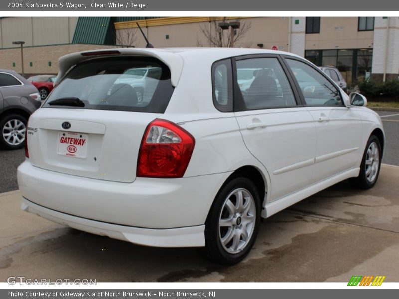 Clear White / Beige 2005 Kia Spectra 5 Wagon