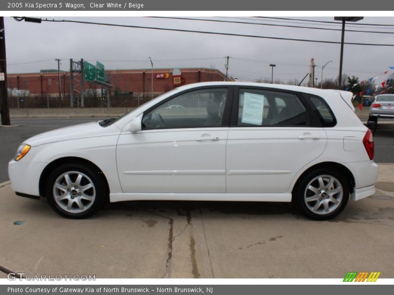 Clear White / Beige 2005 Kia Spectra 5 Wagon