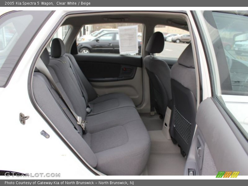 Clear White / Beige 2005 Kia Spectra 5 Wagon
