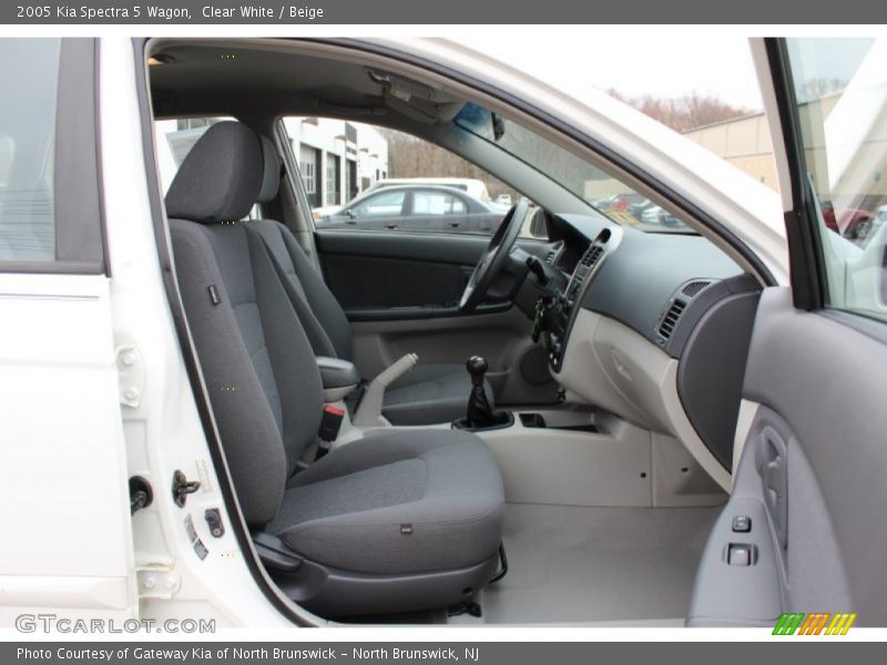 Clear White / Beige 2005 Kia Spectra 5 Wagon