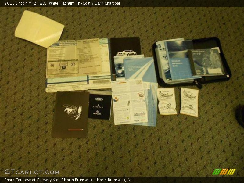 White Platinum Tri-Coat / Dark Charcoal 2011 Lincoln MKZ FWD