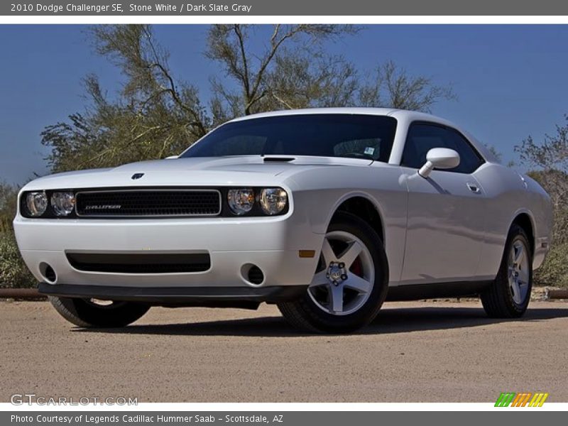 Front 3/4 View of 2010 Challenger SE