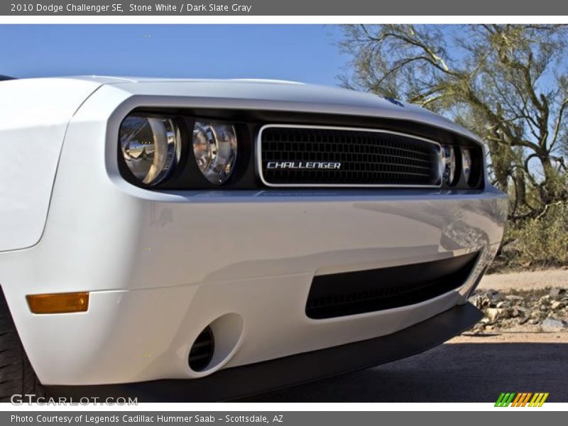 Stone White / Dark Slate Gray 2010 Dodge Challenger SE