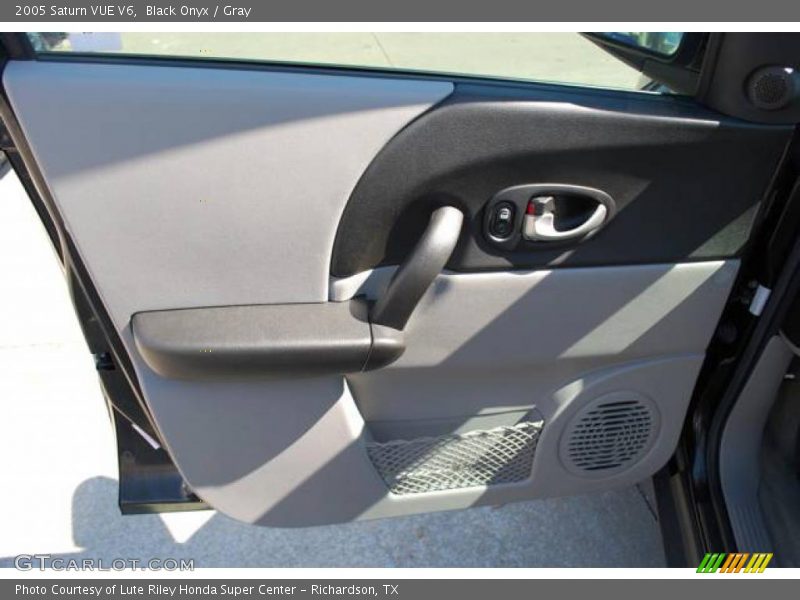 Black Onyx / Gray 2005 Saturn VUE V6