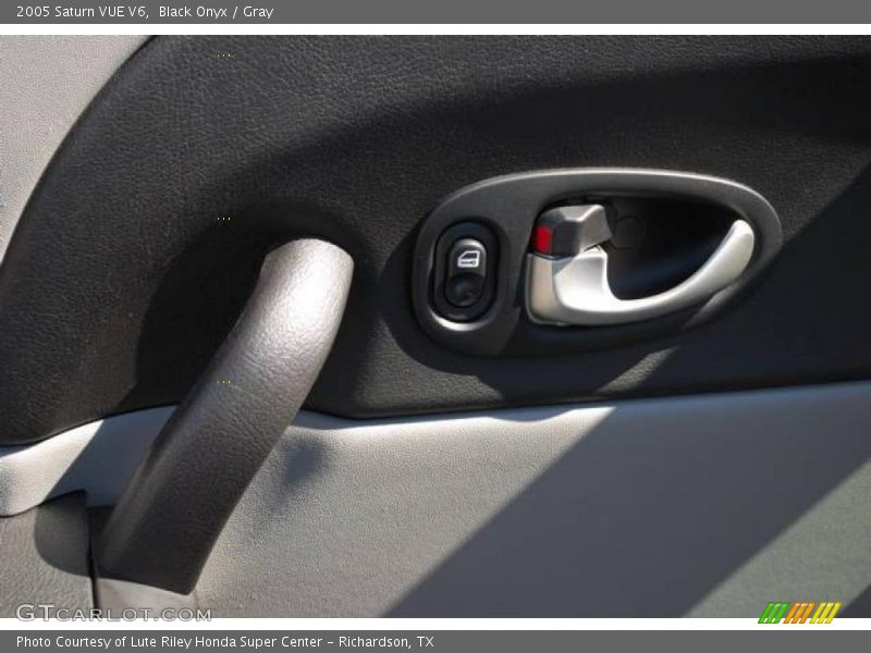 Black Onyx / Gray 2005 Saturn VUE V6