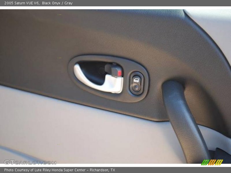 Black Onyx / Gray 2005 Saturn VUE V6