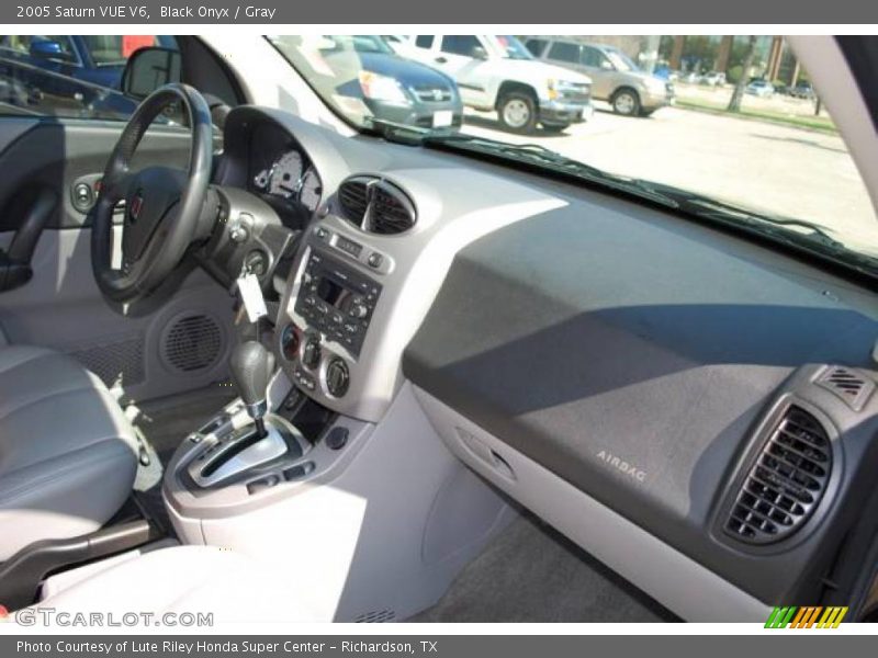 Black Onyx / Gray 2005 Saturn VUE V6