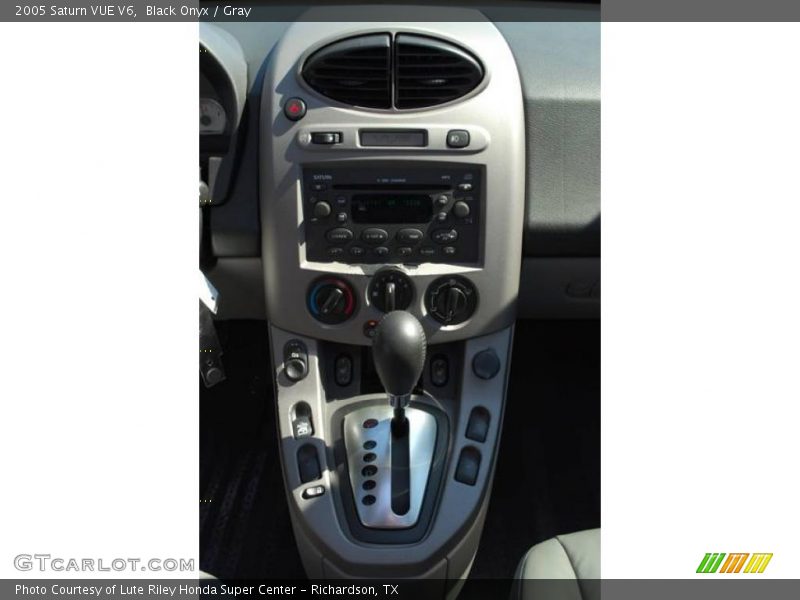 Black Onyx / Gray 2005 Saturn VUE V6