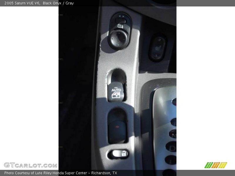 Black Onyx / Gray 2005 Saturn VUE V6
