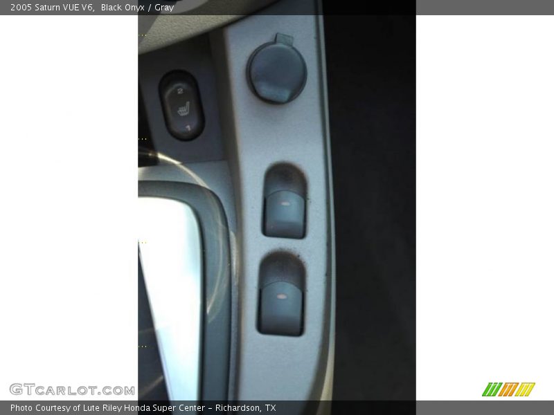 Black Onyx / Gray 2005 Saturn VUE V6