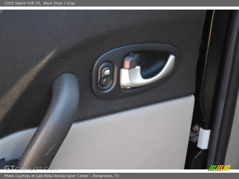 Black Onyx / Gray 2005 Saturn VUE V6