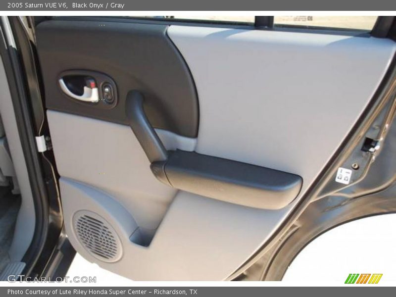 Black Onyx / Gray 2005 Saturn VUE V6
