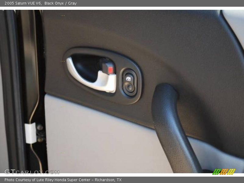 Black Onyx / Gray 2005 Saturn VUE V6