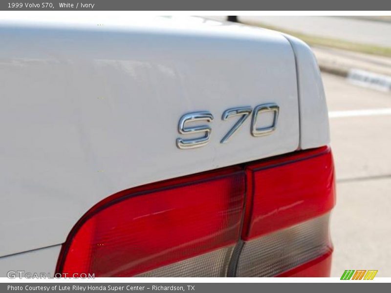 White / Ivory 1999 Volvo S70