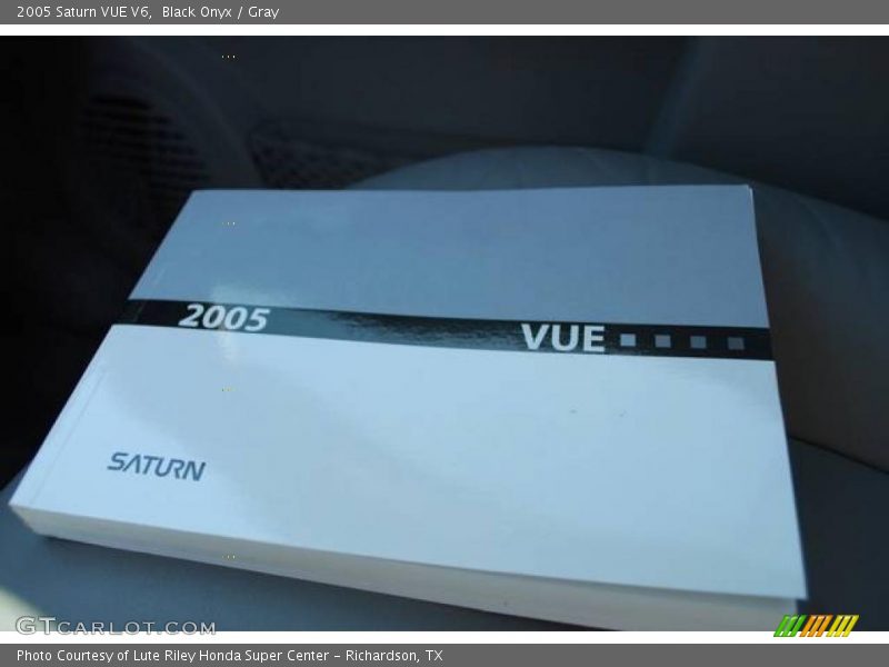 Black Onyx / Gray 2005 Saturn VUE V6